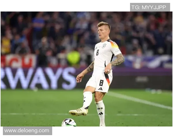 克罗斯在足球世界的传奇之路与影响力探讨