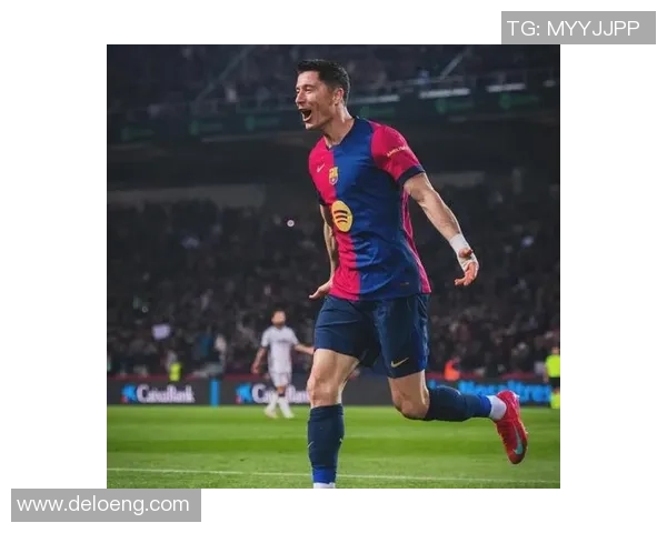 莱万在欧冠赛场大放异彩10场12球领跑射手榜金靴稳了